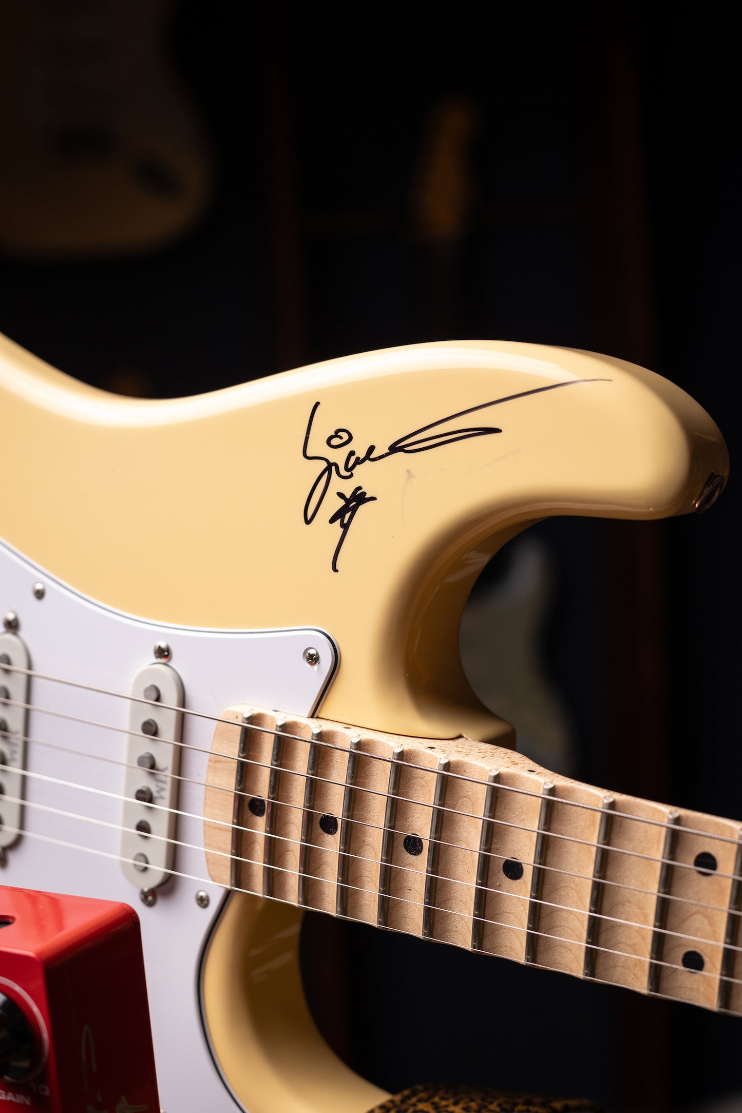 2019 Fender YJM Yngwie Malmsteen Stratocaster - Vintage White + Fender Yngwie Malmsteen Overdrive Pedal Signed Set