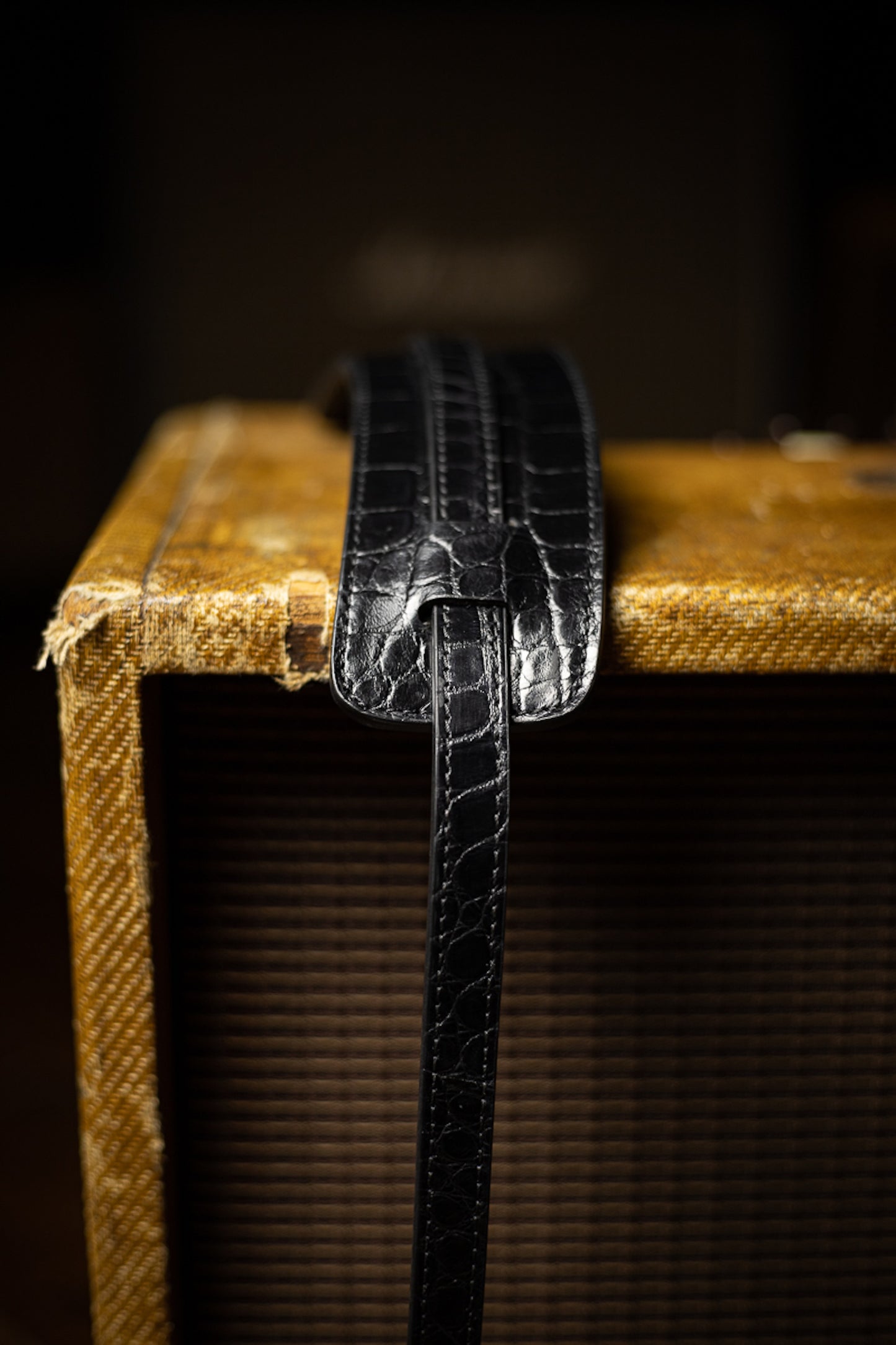 Laurence Kenyon Vintage Guitar Strap in Ebony North American Alligator