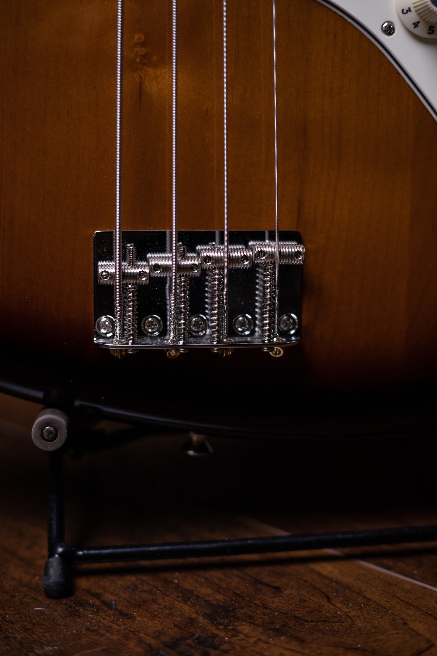 Fender Gold Foil Jazz Bass 4-string Bass Guitar - 2-Tone Sunburst