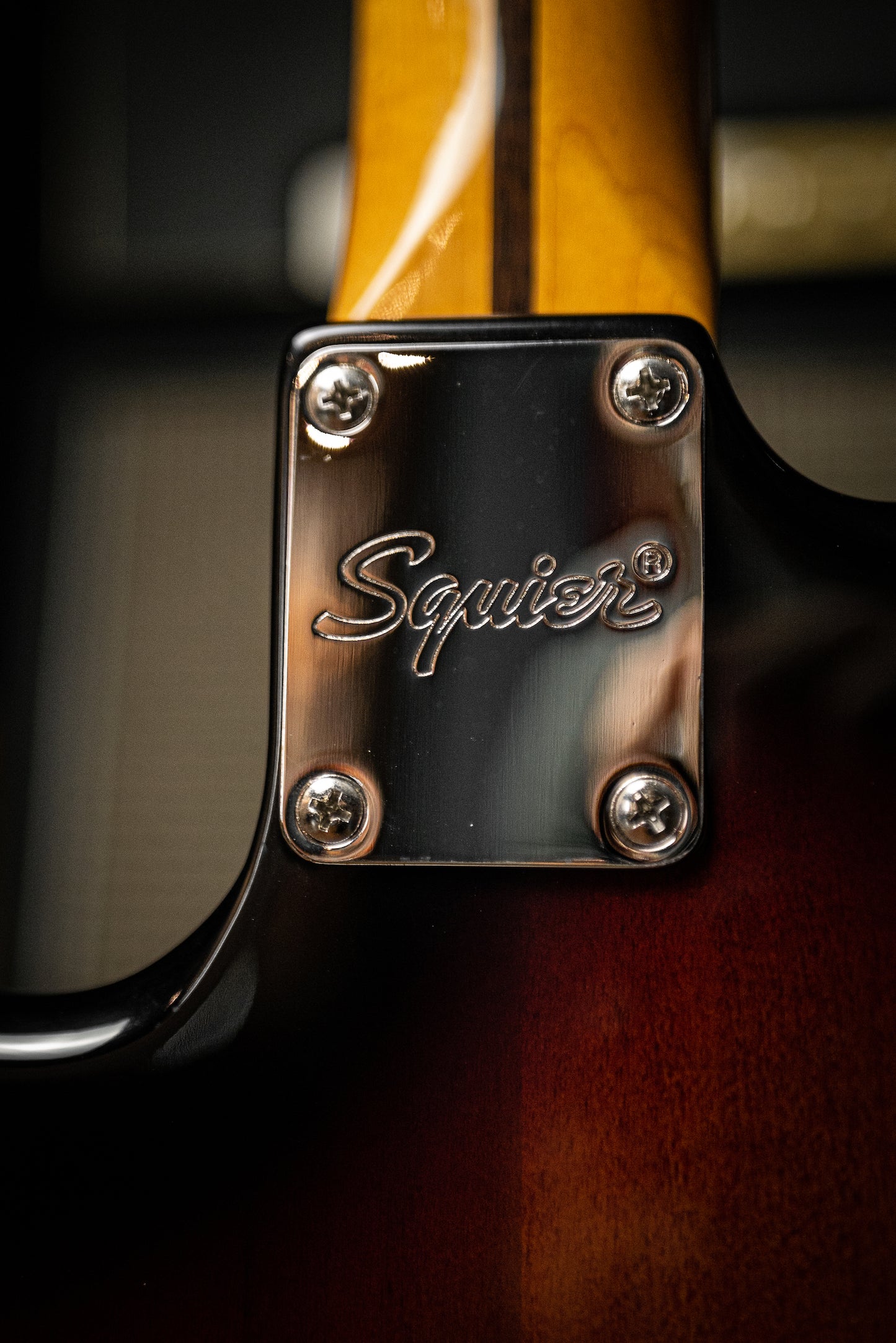 Squier Classic Vibe Bass VI - 3 Color Sunburst