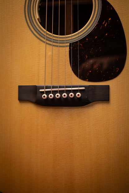 Martin OM-28E Standard L.R. Baggs Orchestra Model Acoustic-Electric Guitar  - Natural