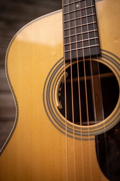 Martin OM-28E Standard L.R. Baggs Orchestra Model Acoustic-Electric Guitar  - Natural