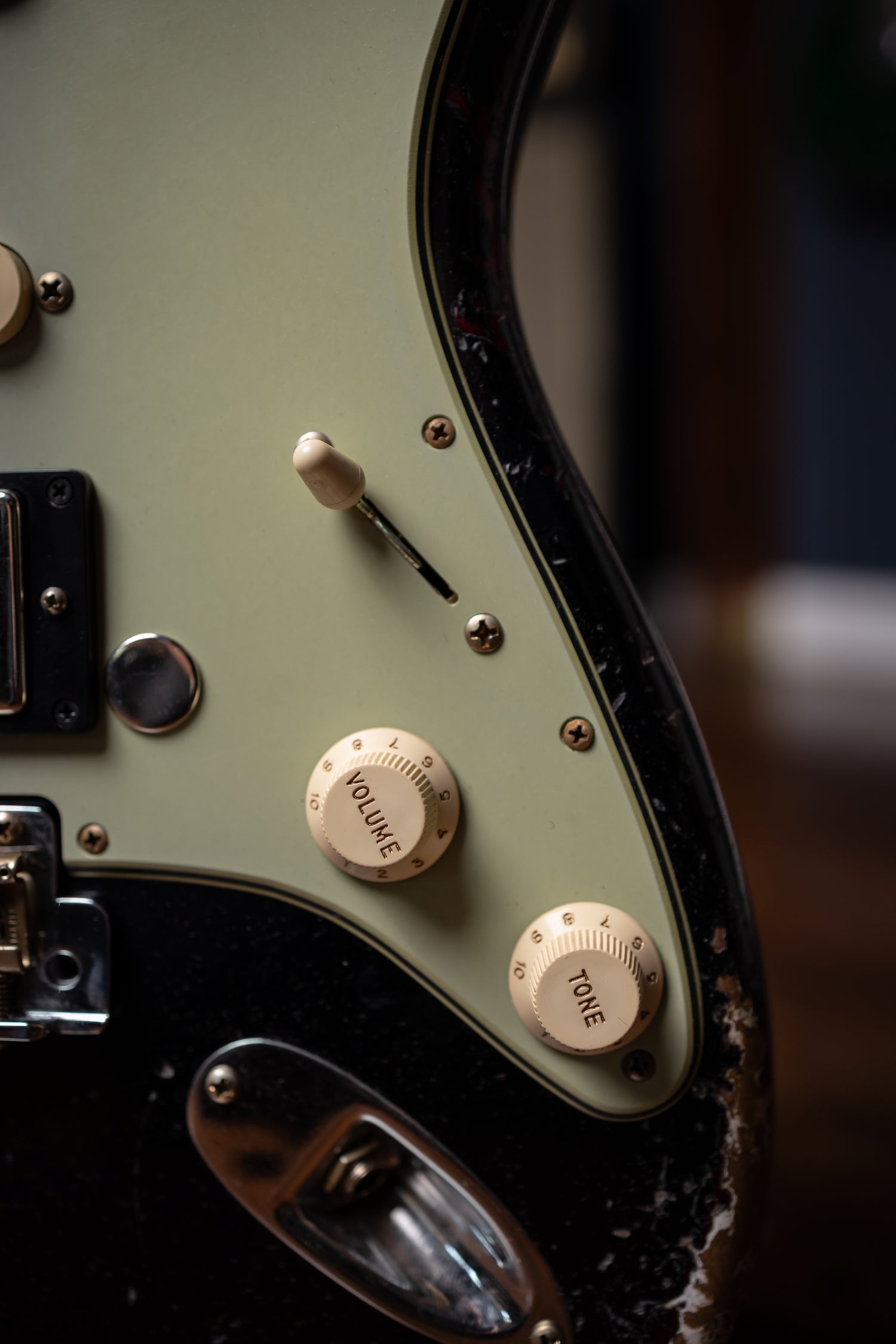 Limited Edition '59 Strat HSS Heavy Relic - Black Pearl over Midnight Wine