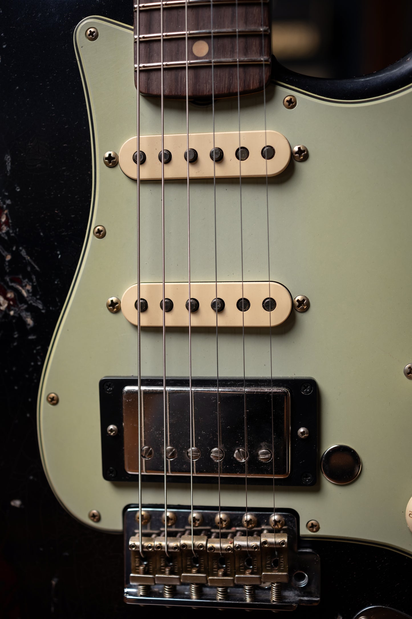 Limited Edition '59 Strat HSS Heavy Relic - Black Pearl over Midnight Wine