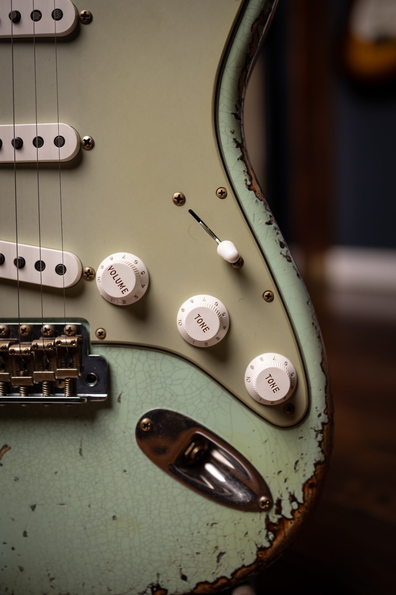 Fender Custom Shop 1961 Stratocaster Super Heavy Relic, 3A Rosewood Fingerboard Electric Guitar - Aged Surf Green over 3-Color Sunburst