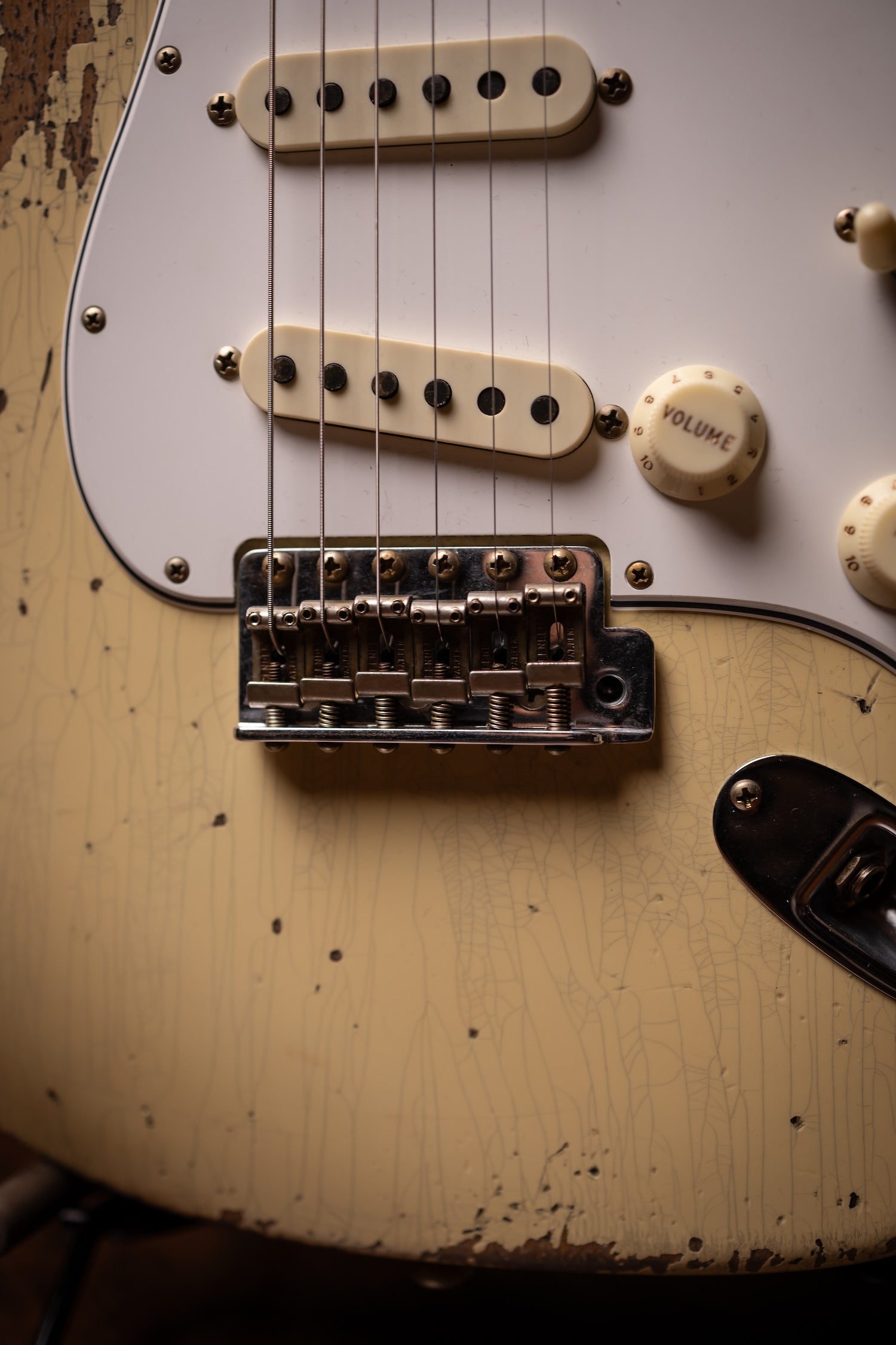 Fender Custom Shop 1969 Stratocaster Heavy Relic Electric Guitar - Aged Vintage White with Matching Headcap