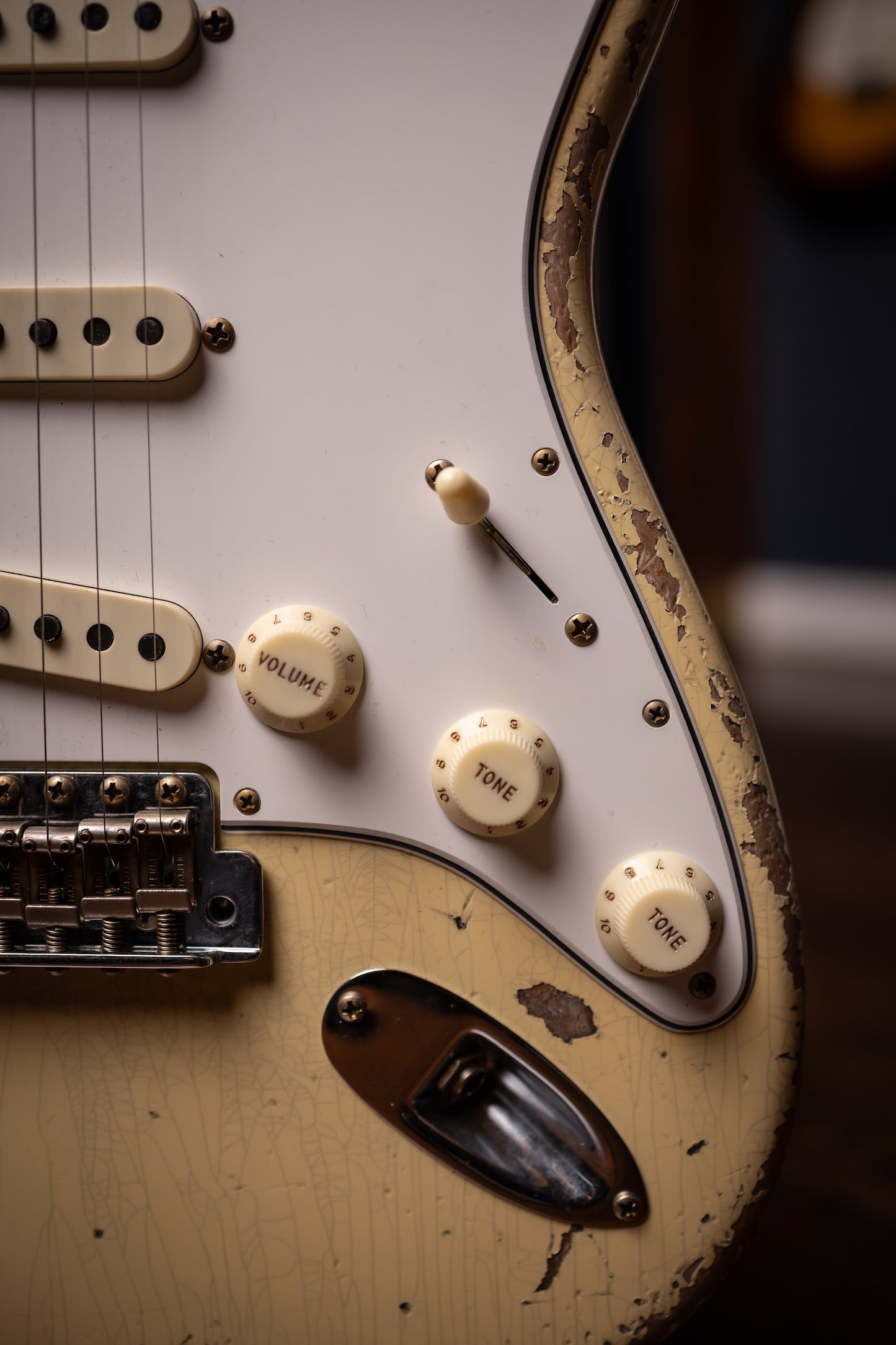 Fender Custom Shop 1969 Stratocaster Heavy Relic Electric Guitar - Aged Vintage White with Matching Headcap