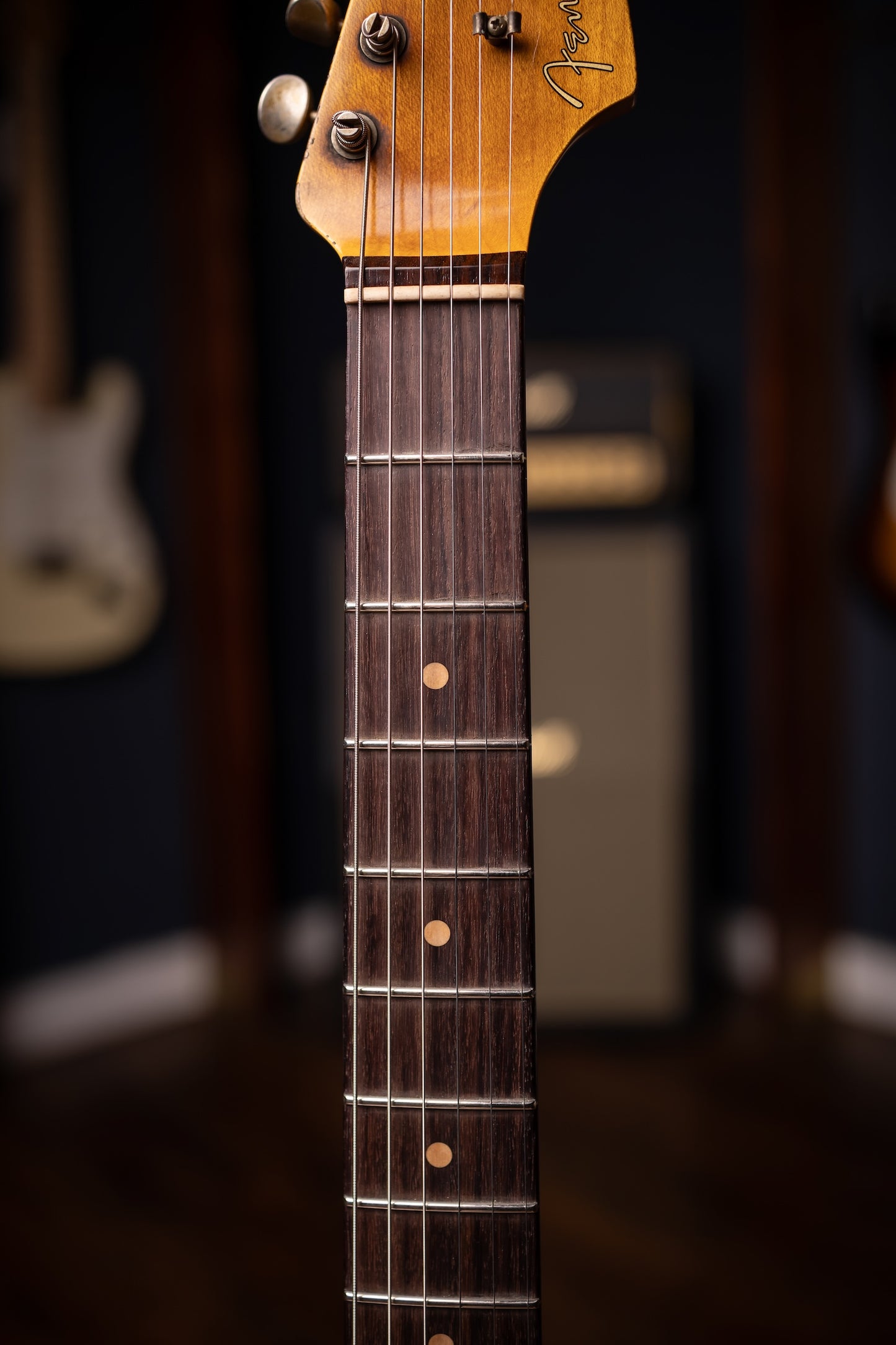 Fender Custom Shop 1963 Stratocaster Super Heavy Relic Super Faded Aged 3-Color Sunburst Sparkle