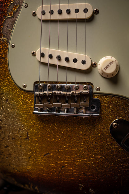 Fender Custom Shop 1963 Stratocaster Super Heavy Relic Super Faded Aged 3-Color Sunburst Sparkle