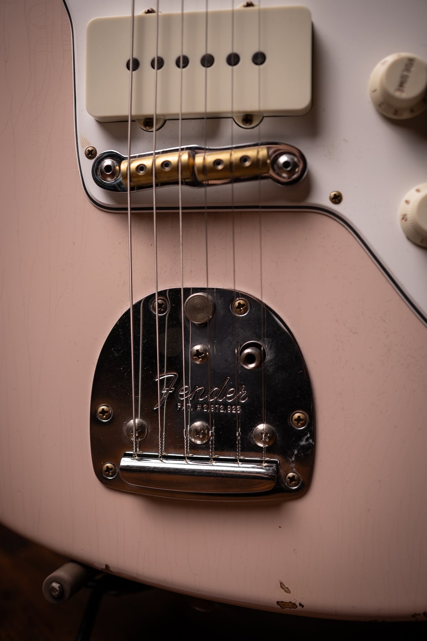 Fender Custom Shop 1963 Jazzmaster® Relic®, Rosewood Fingerboard Electric Guitar - Aged Shell Pink