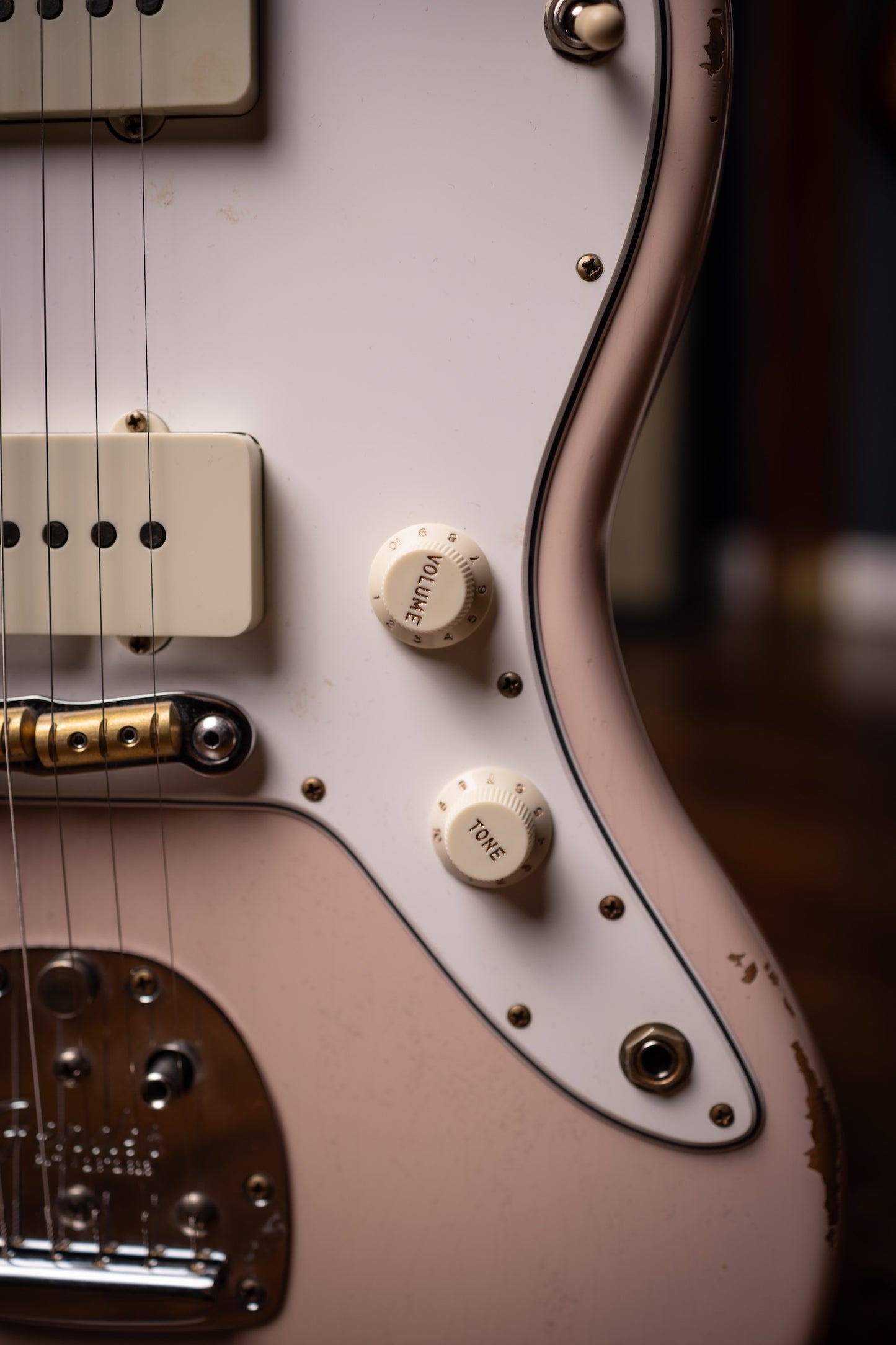 Fender Custom Shop 1963 Jazzmaster® Relic®, Rosewood Fingerboard Electric Guitar - Aged Shell Pink