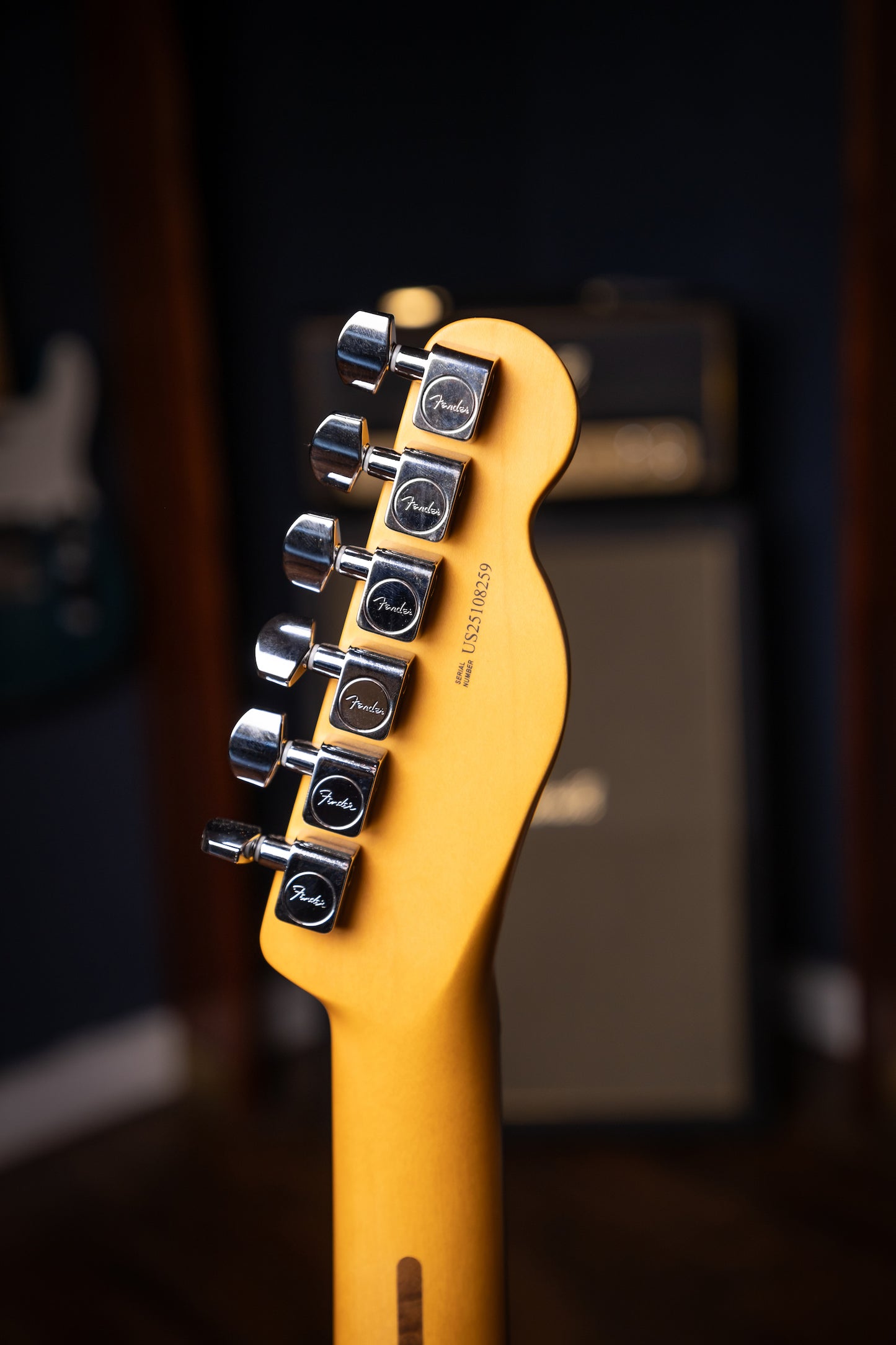 Fender American Professional II Telecaster Left-Hand 3 - Color Sunburst