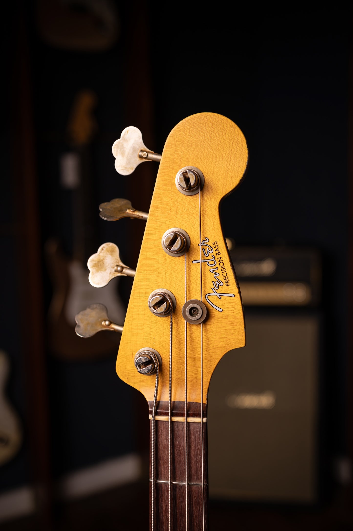 Fender 1960 Precision Bass® Relic®, Rosewood Fingerboard Electric Bass Guitar Super Faded Aged Olympic White