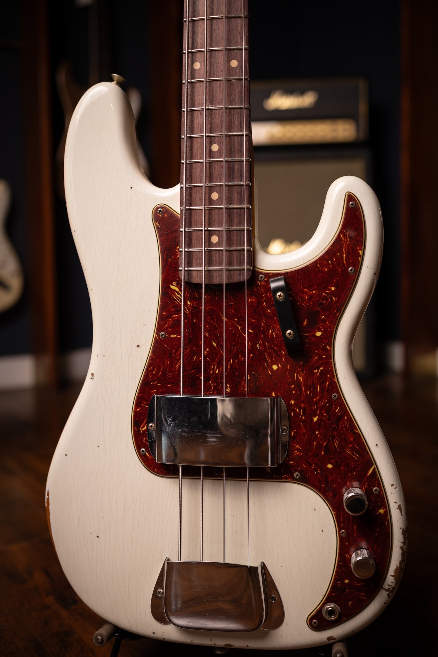 Fender 1960 Precision Bass® Relic®, Rosewood Fingerboard Electric Bass Guitar Super Faded Aged Olympic White