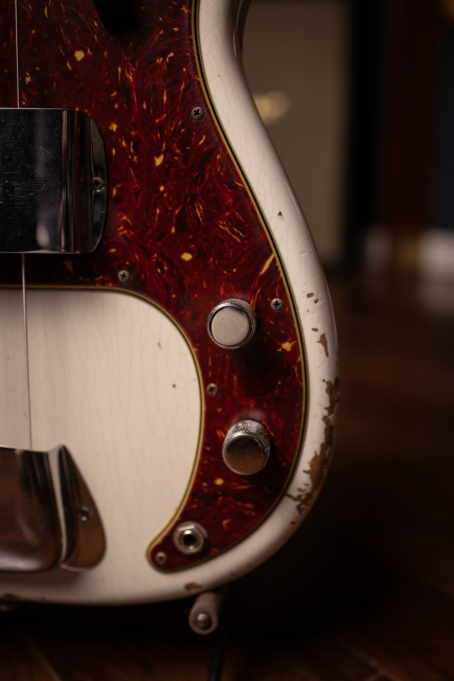 Fender 1960 Precision Bass® Relic®, Rosewood Fingerboard Electric Bass Guitar Super Faded Aged Olympic White