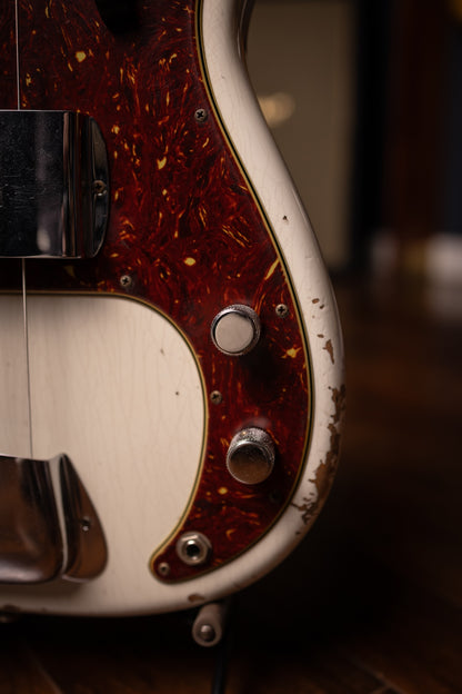 Fender 1960 Precision Bass® Relic®, Rosewood Fingerboard Electric Bass Guitar Super Faded Aged Olympic White