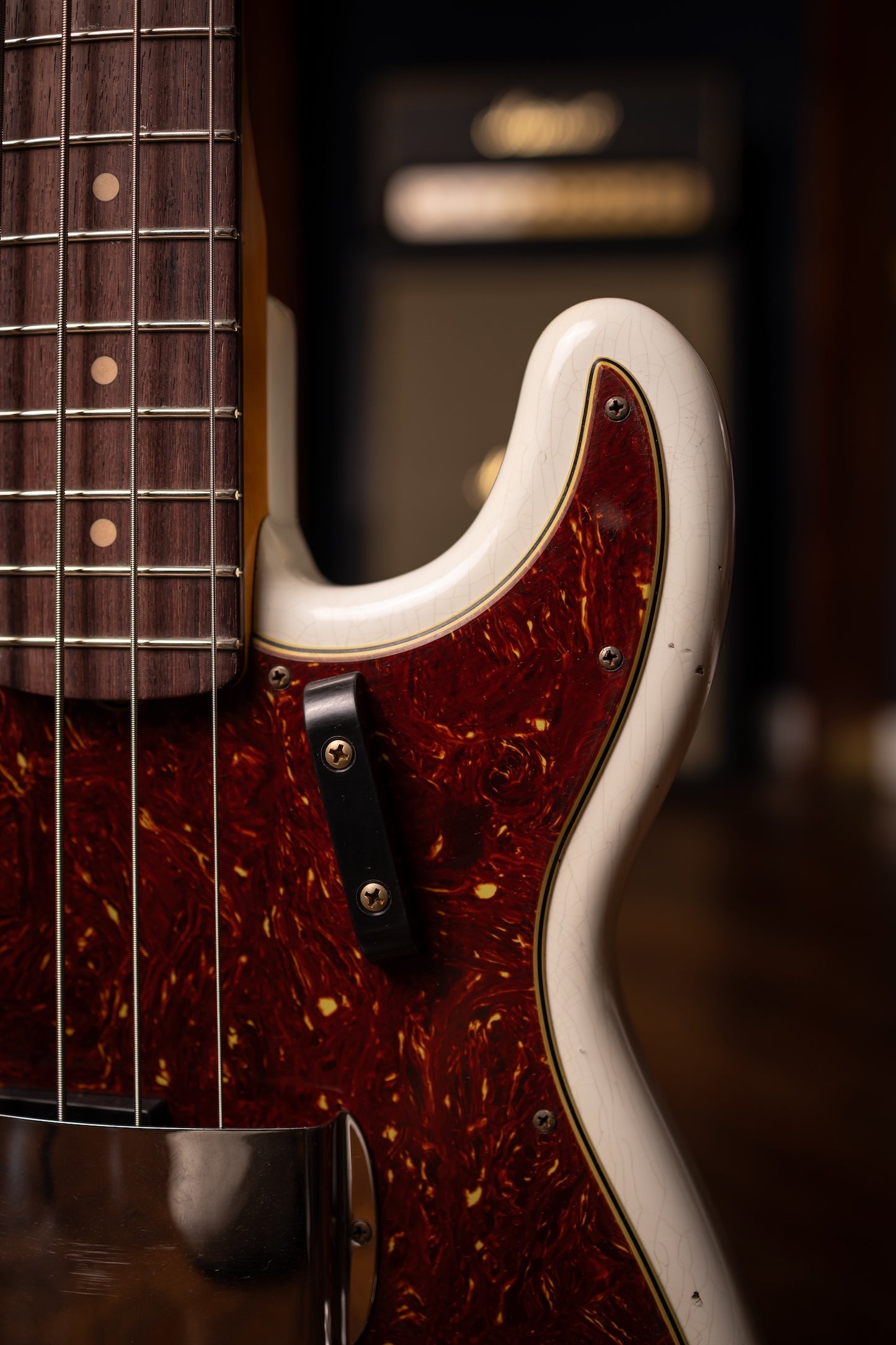 Fender 1960 Precision Bass® Relic®, Rosewood Fingerboard Electric Bass Guitar Super Faded Aged Olympic White