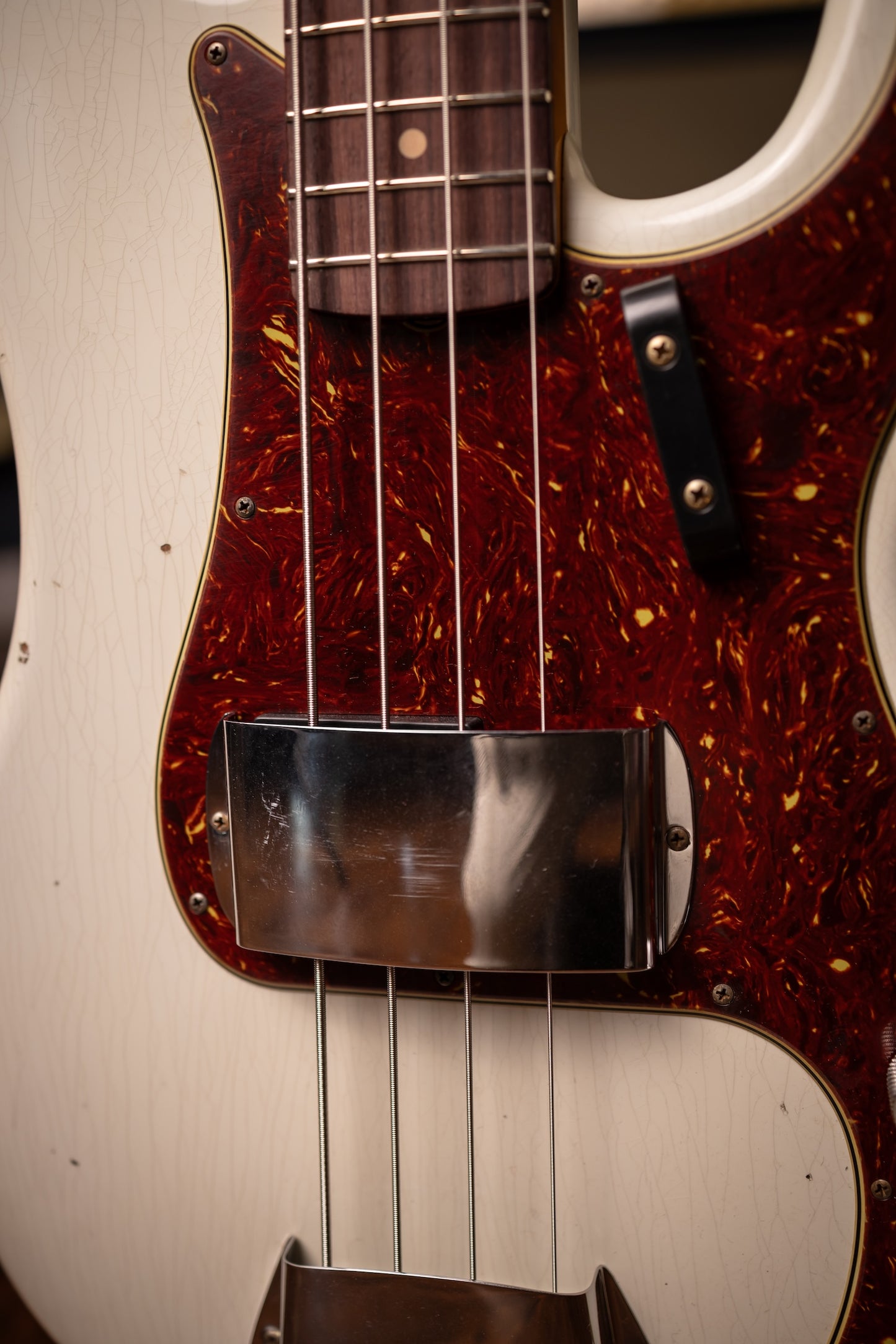 Fender 1960 Precision Bass® Relic®, Rosewood Fingerboard Electric Bass Guitar Super Faded Aged Olympic White