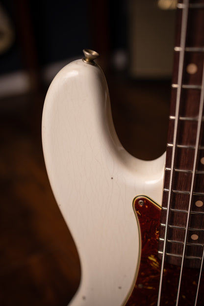 Fender 1960 Precision Bass® Relic®, Rosewood Fingerboard Electric Bass Guitar Super Faded Aged Olympic White