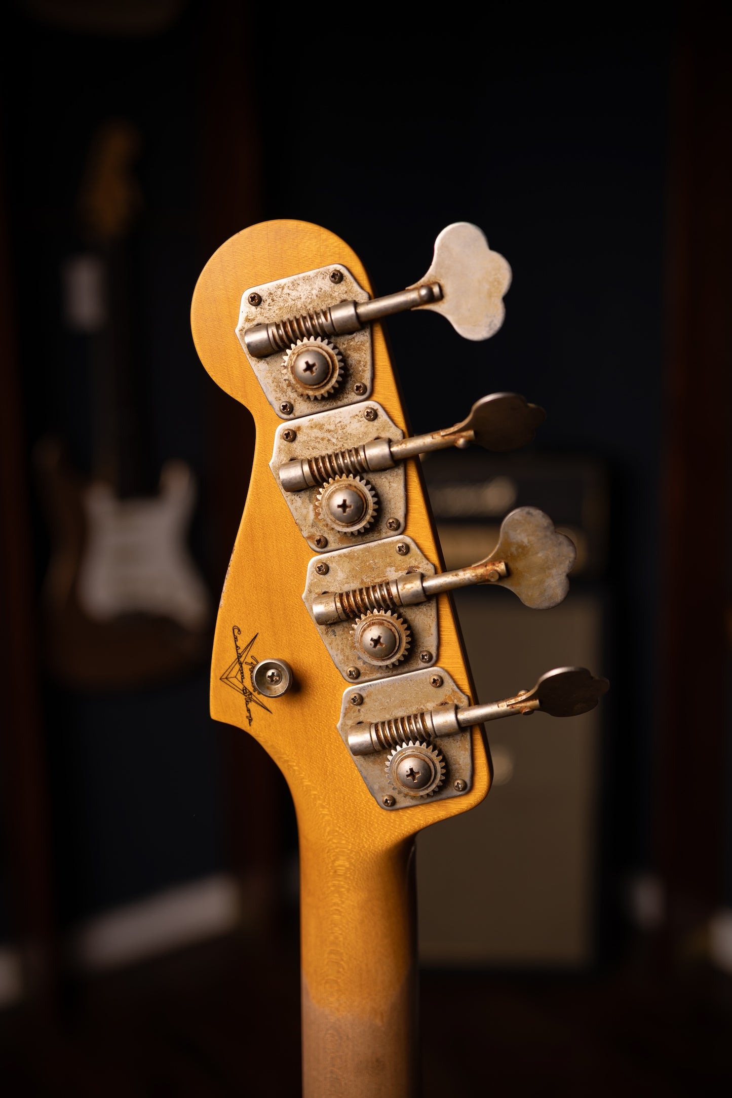 Fender 1960 Precision Bass® Relic®, Rosewood Fingerboard Electric Bass Guitar Super Faded Aged Olympic White
