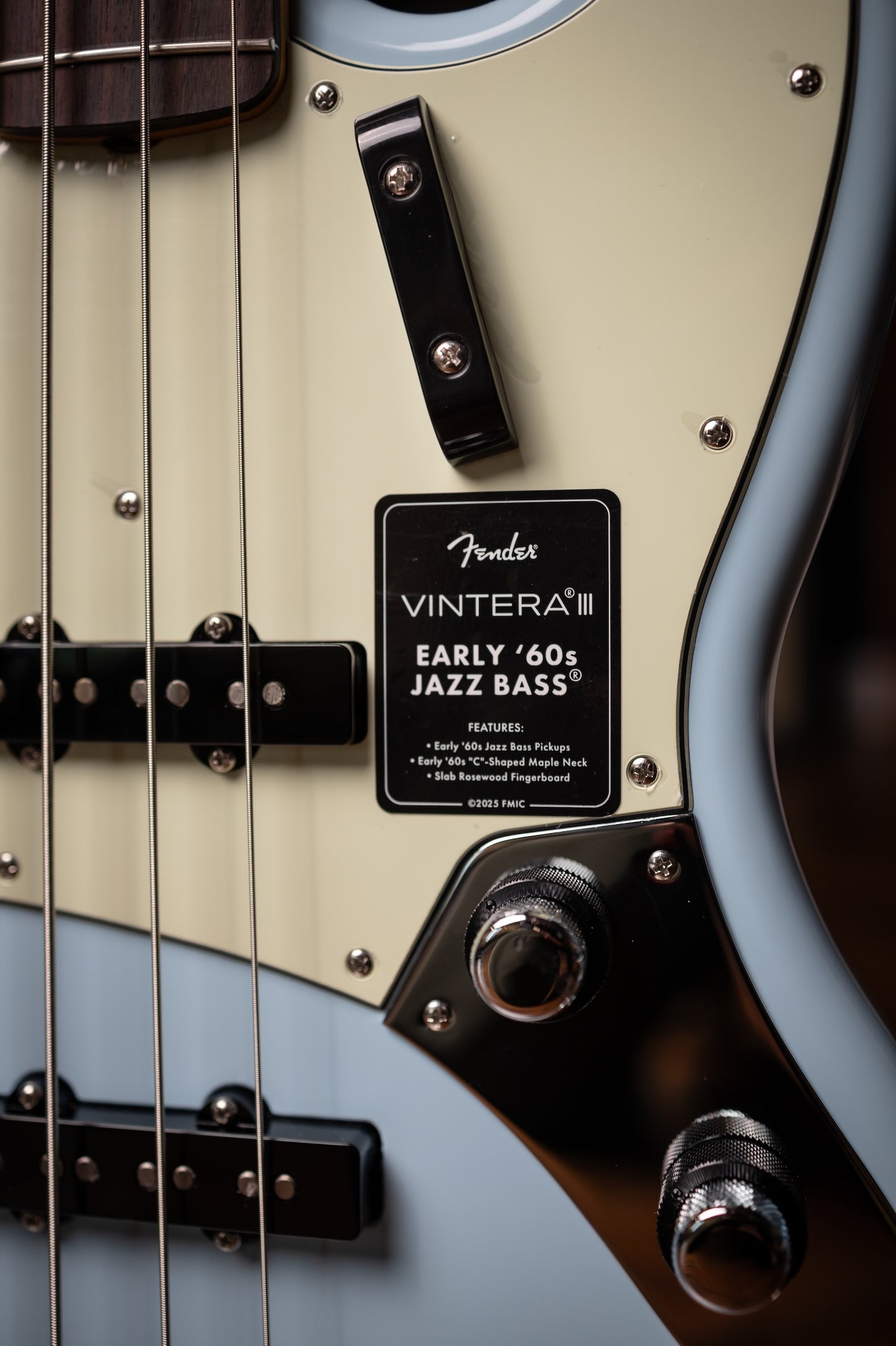 Fender Vintera® III Early '60s Jazz Bass®, Rosewood Fingerboard Electric Bass - Sonic Blue