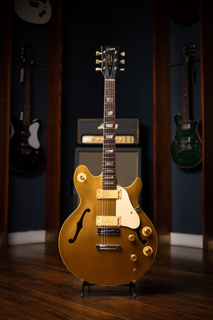 1974 Gibson Les Paul Signature Electric Guitar - Gold Top