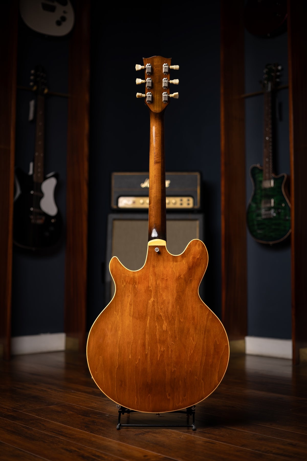 1974 Gibson Les Paul Signature Electric Guitar - Gold Top