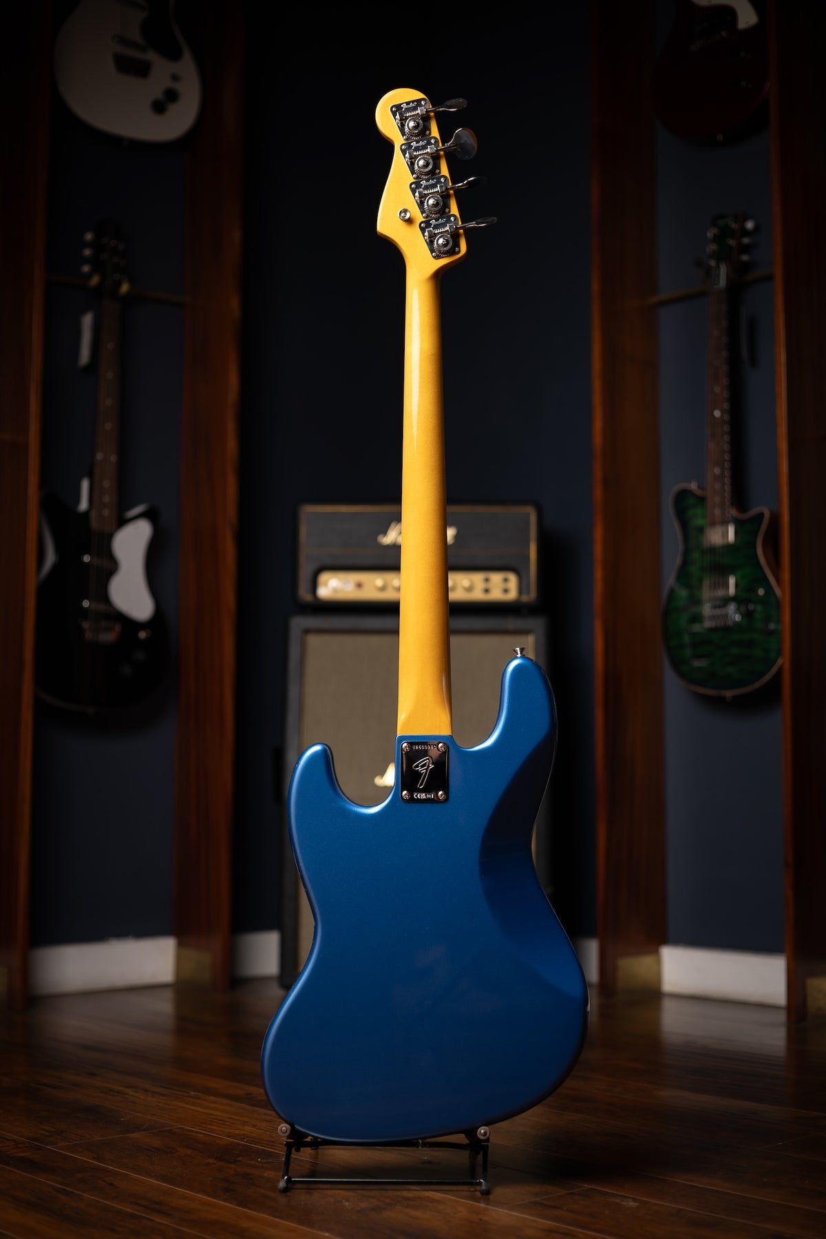 Fender  American Vintage II 1966 Jazz Bass®, Rosewood Fingerboard, Electric Bass - Lake Placid Blue