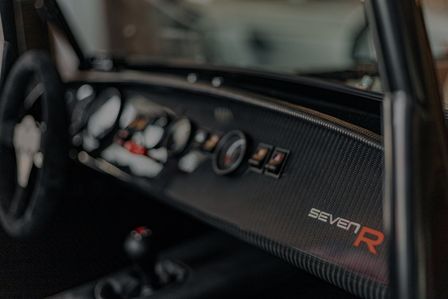 Close-up of a car's interior with 'sevenR' branding.