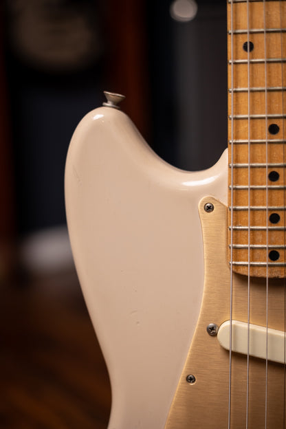 1958 Fender Duo Sonic Electric Guitar - Desert Sand/ Anodized Pickguard