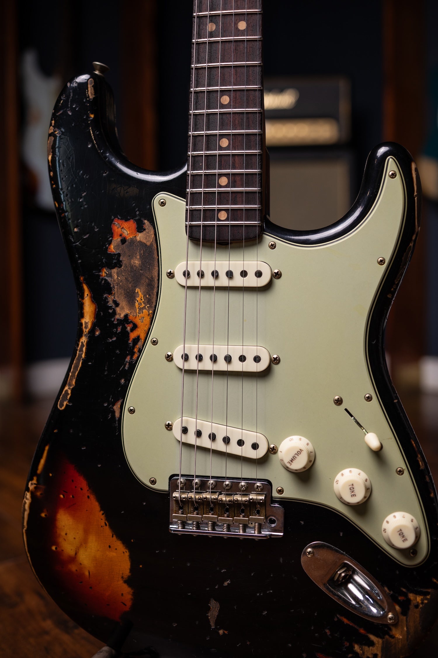 Fender 1963 Stratocaster® Super Heavy Relic - Super Faded Aged Black over 3 Color Sunburst