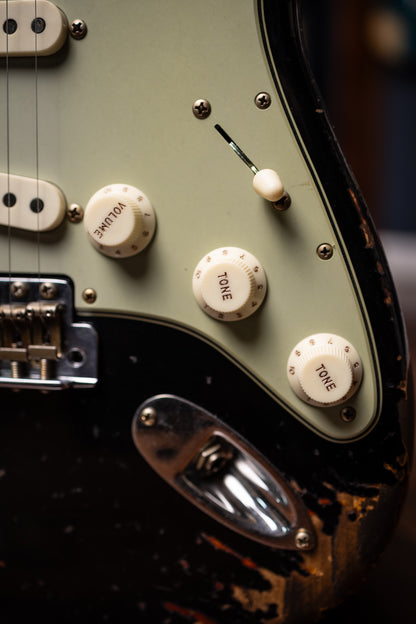 Fender 1963 Stratocaster® Super Heavy Relic - Super Faded Aged Black over 3 Color Sunburst