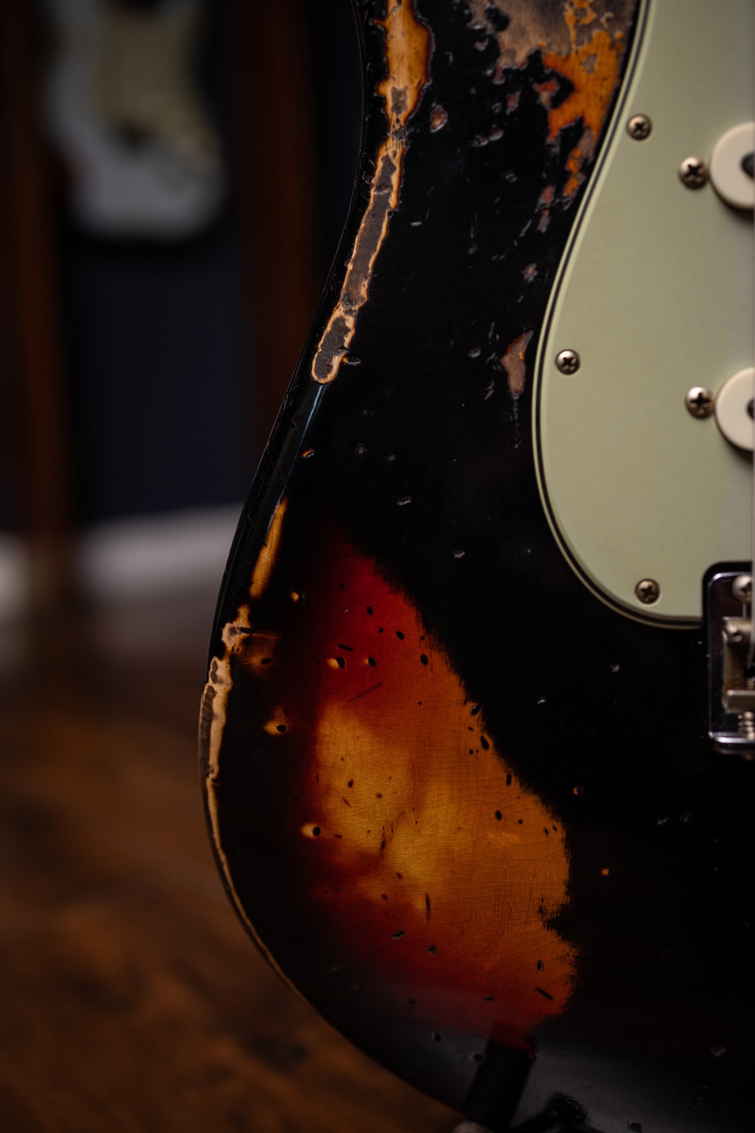 Fender 1963 Stratocaster® Super Heavy Relic - Super Faded Aged Black over 3 Color Sunburst