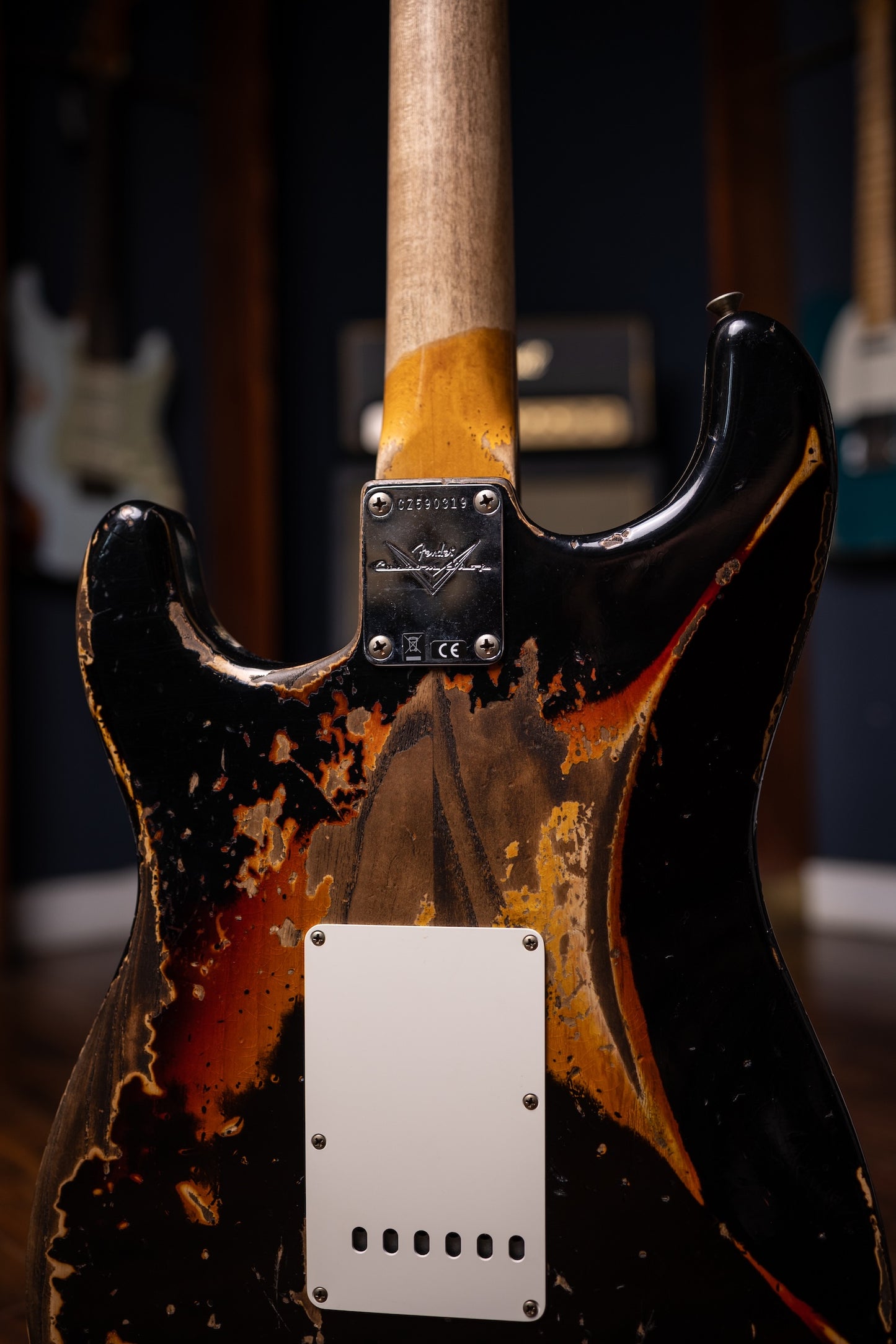 Fender 1963 Stratocaster® Super Heavy Relic - Super Faded Aged Black over 3 Color Sunburst
