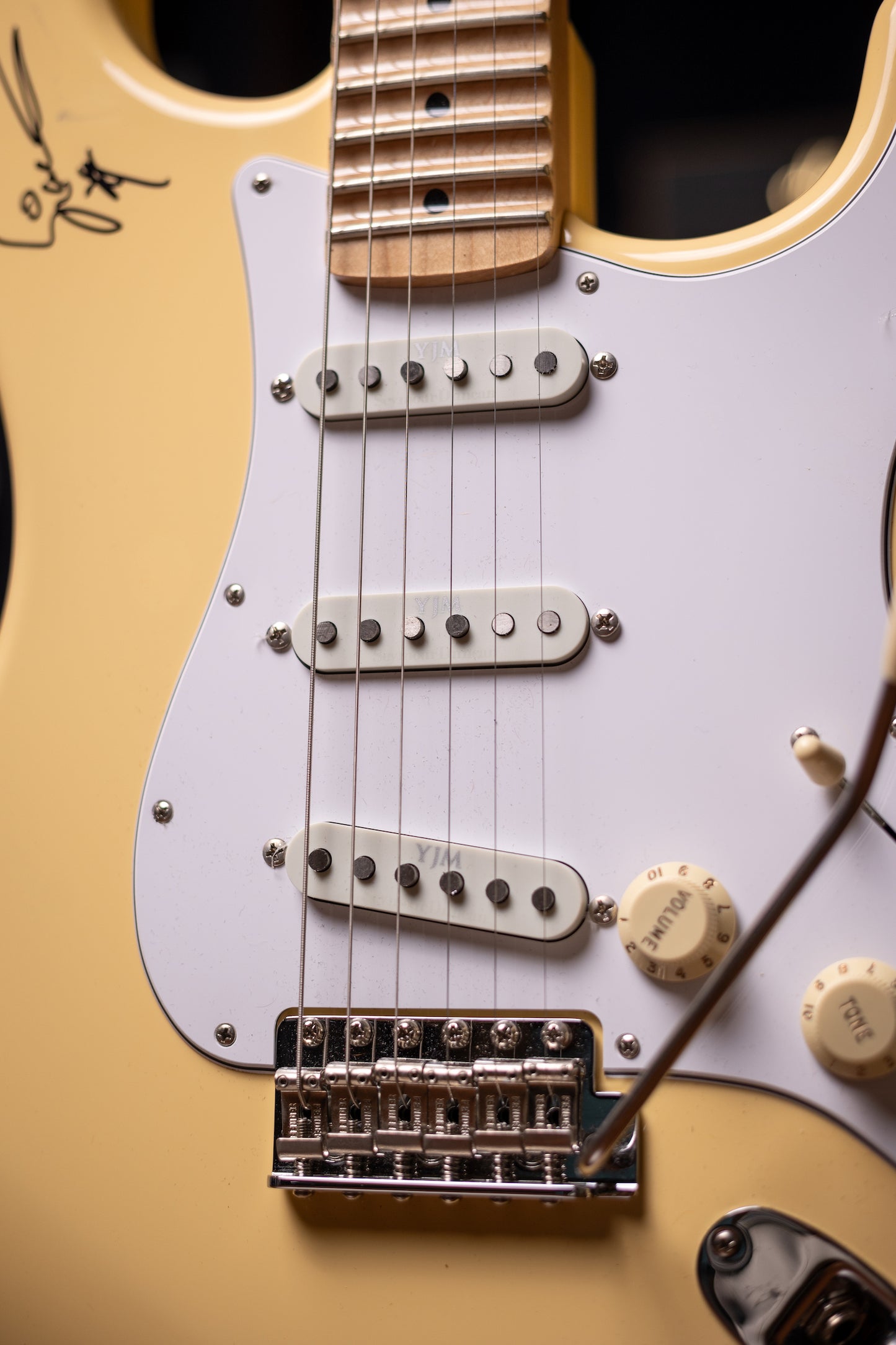 2019 Fender YJM Yngwie Malmsteen Stratocaster - Vintage White + Fender Yngwie Malmsteen Overdrive Pedal Signed Set