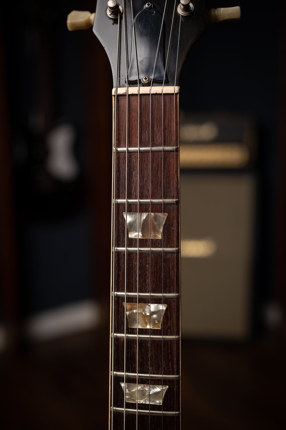 1974 Gibson Les Paul Signature Electric Guitar - Gold Top
