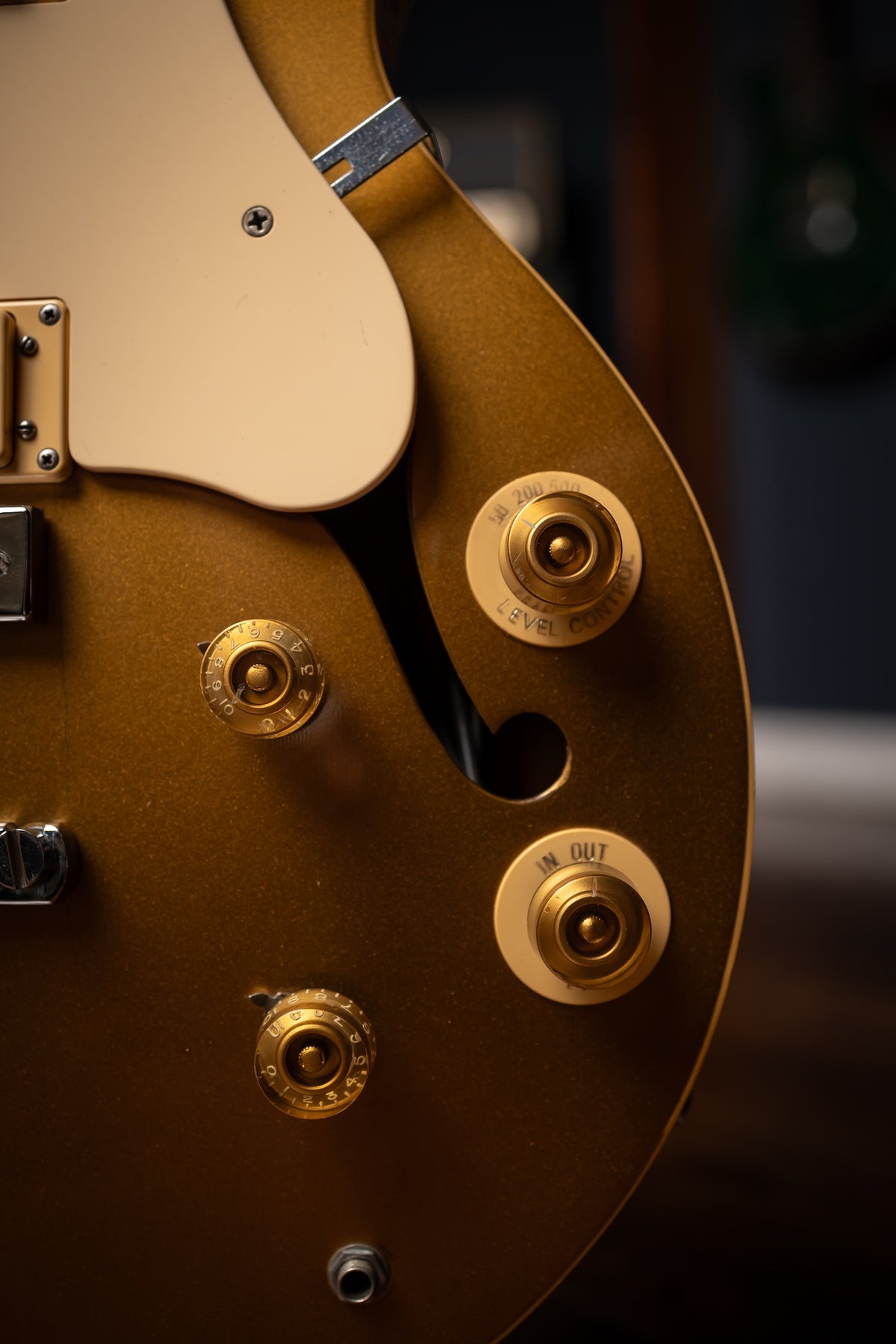 1974 Gibson Les Paul Signature Electric Guitar - Gold Top
