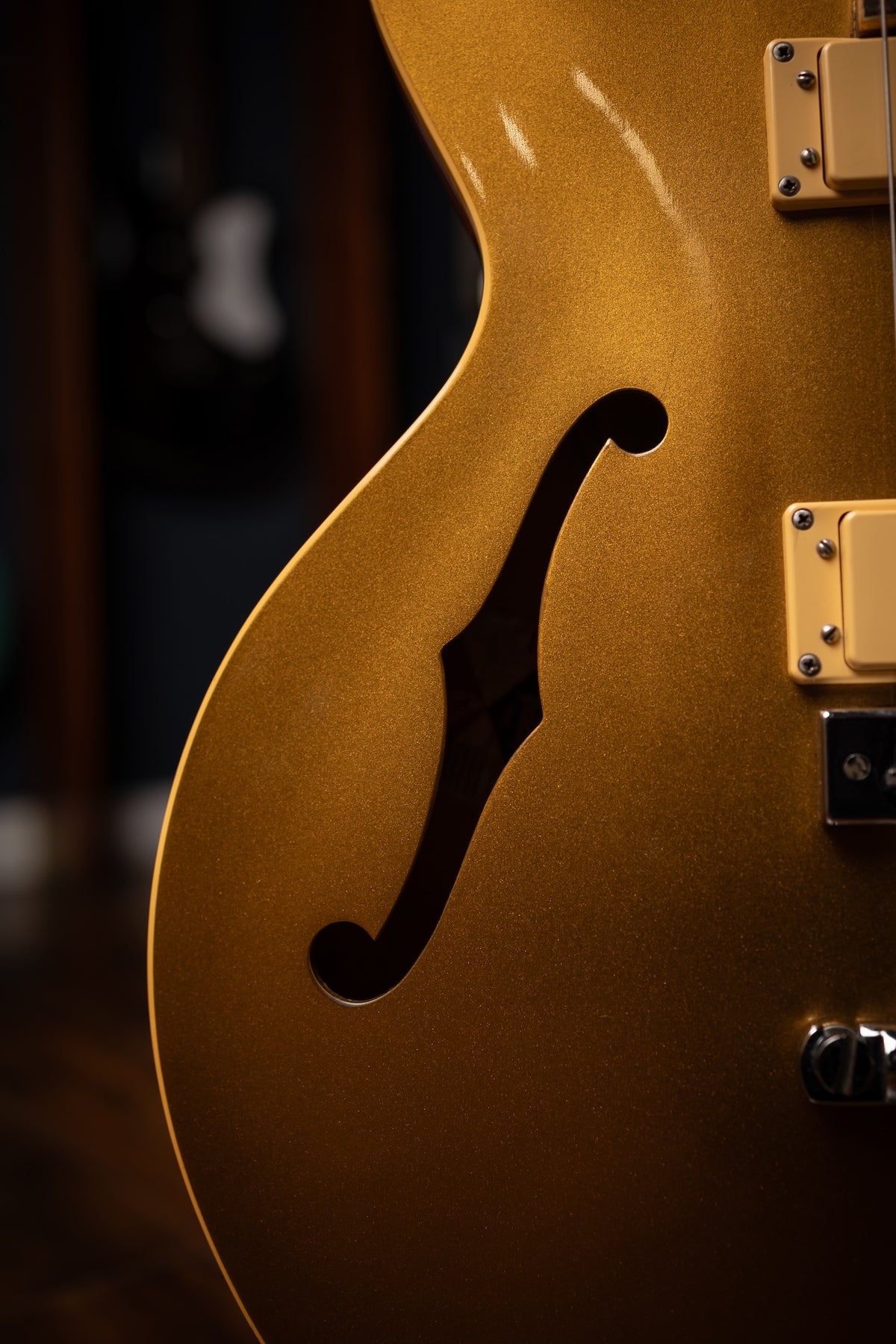 1974 Gibson Les Paul Signature Electric Guitar - Gold Top