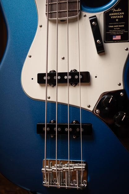 Fender  American Vintage II 1966 Jazz Bass®, Rosewood Fingerboard, Electric Bass - Lake Placid Blue