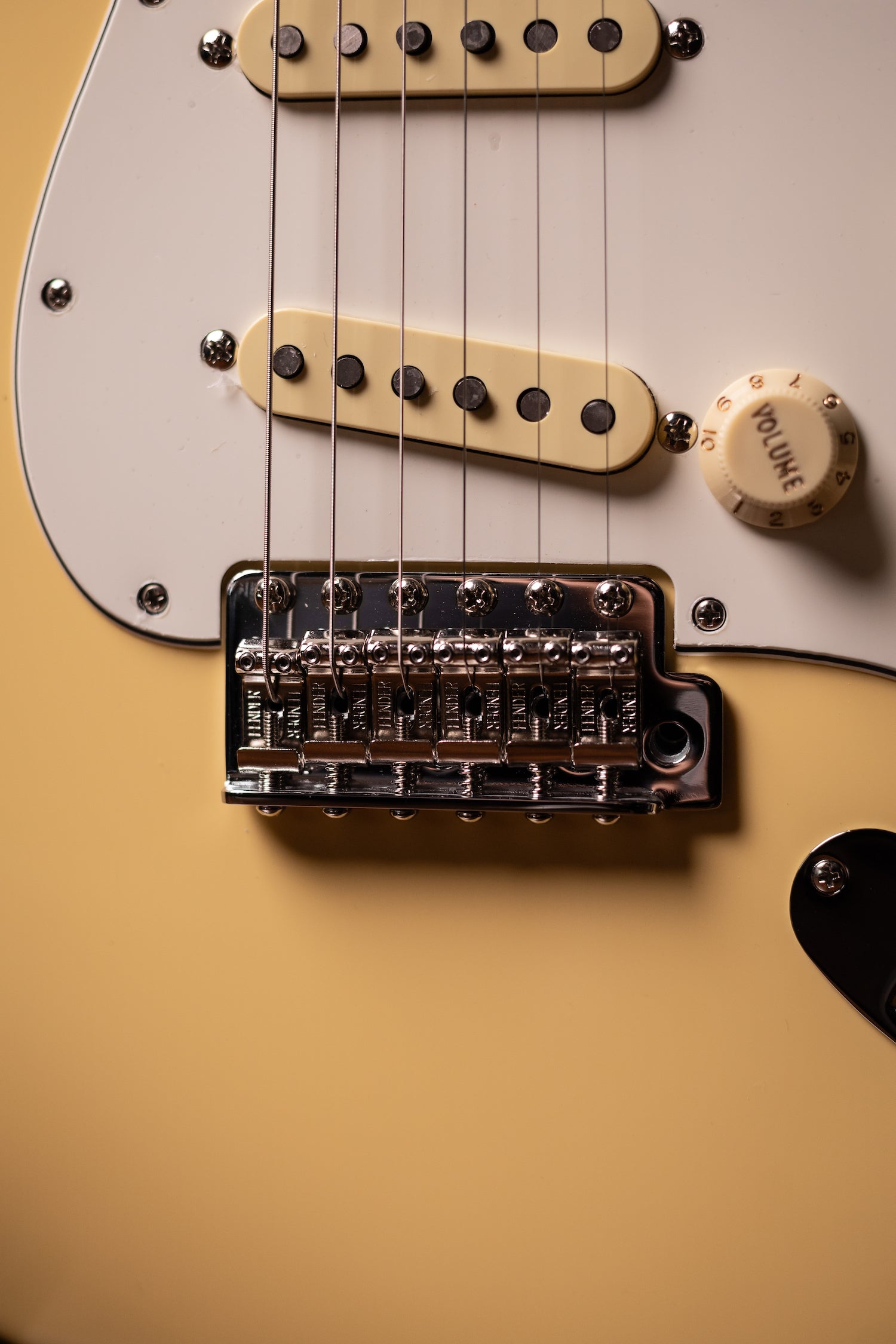 Fender Vintera II '70s Stratocaster Electric Guitar - Vintage White