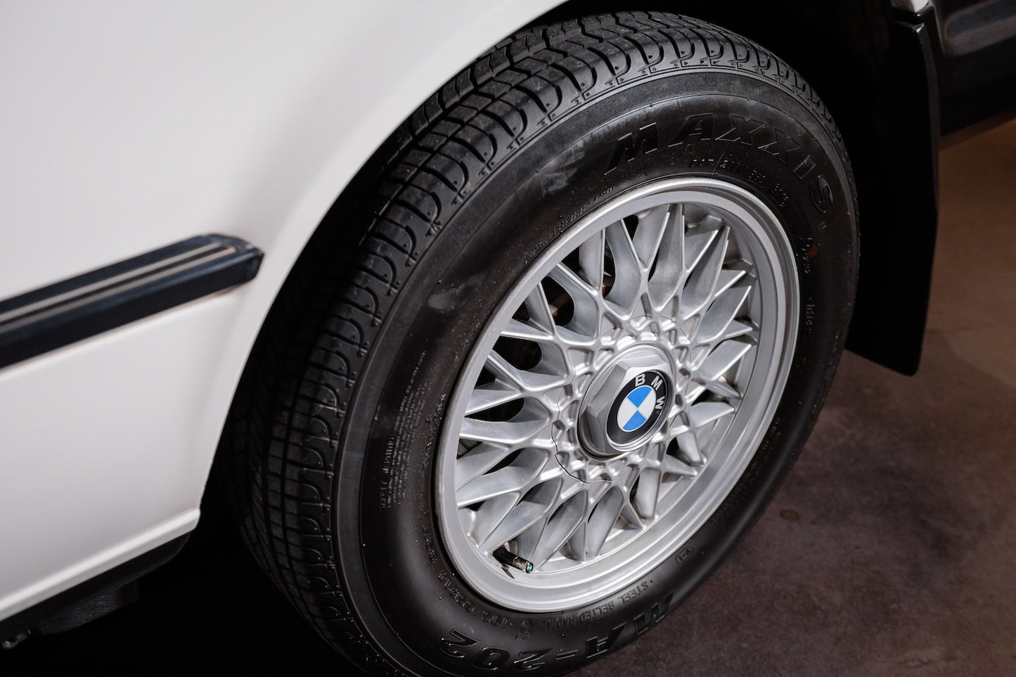 1987 BMW 325is | Alpine White