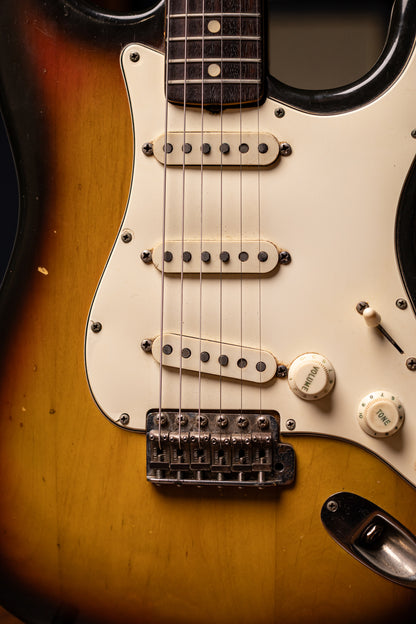 1969 Fender Stratocaster Electric Guitar - Sunburst