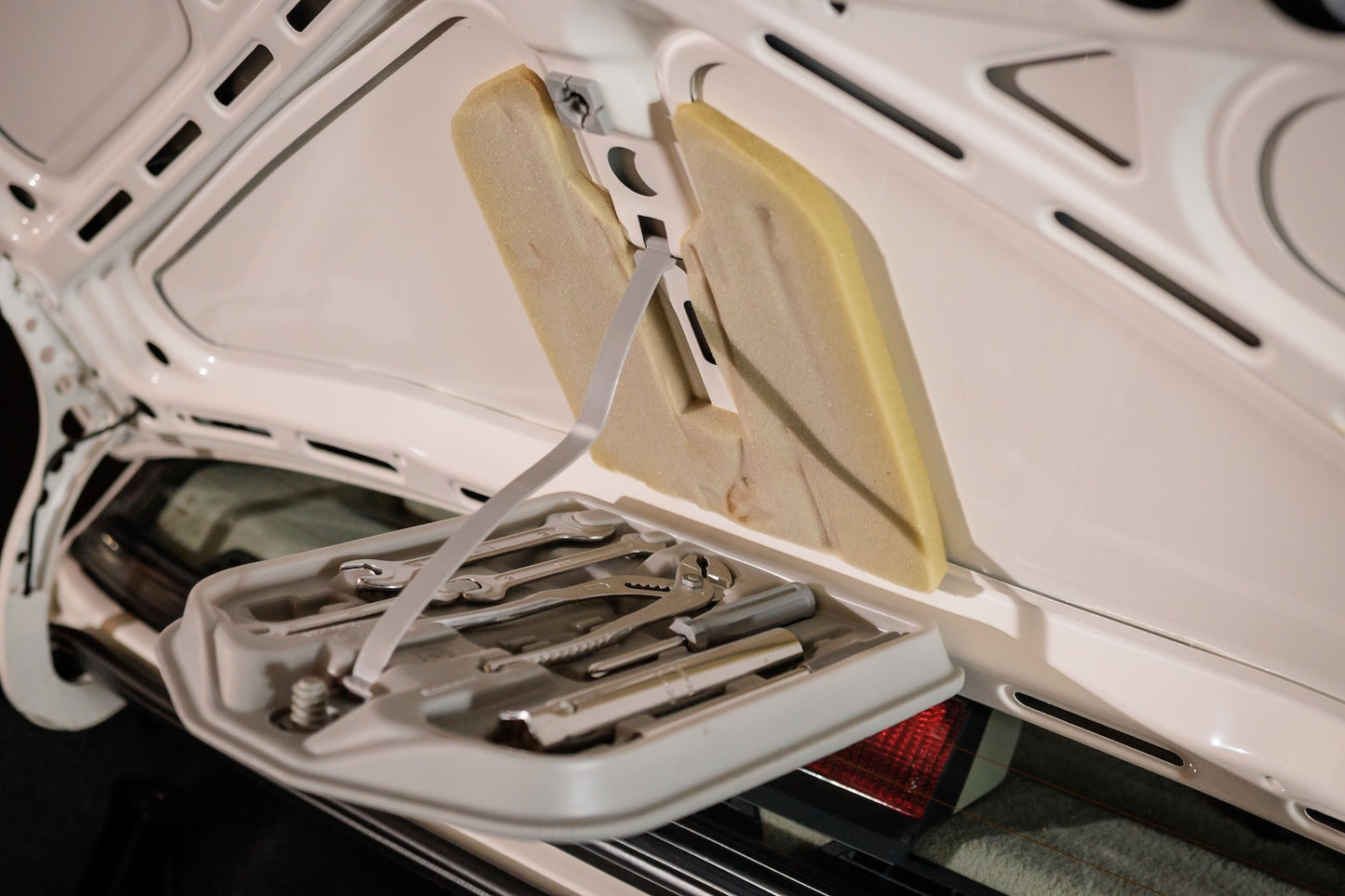 1987 BMW 325is | Alpine White