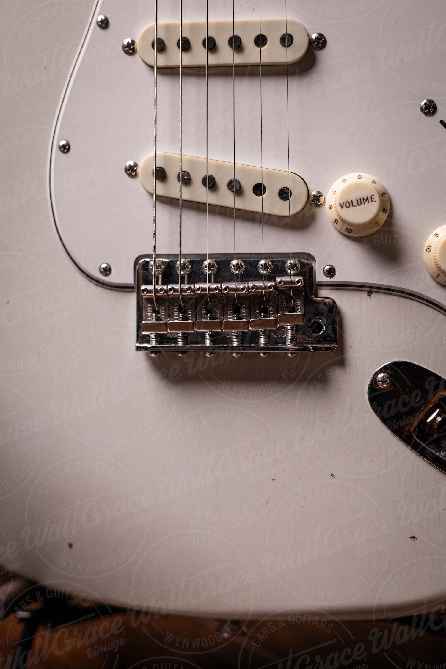 Fender Custom Shop '64 Stratocaster Journeyman Relic Aged Olympic Whit -  Willcutt Guitars