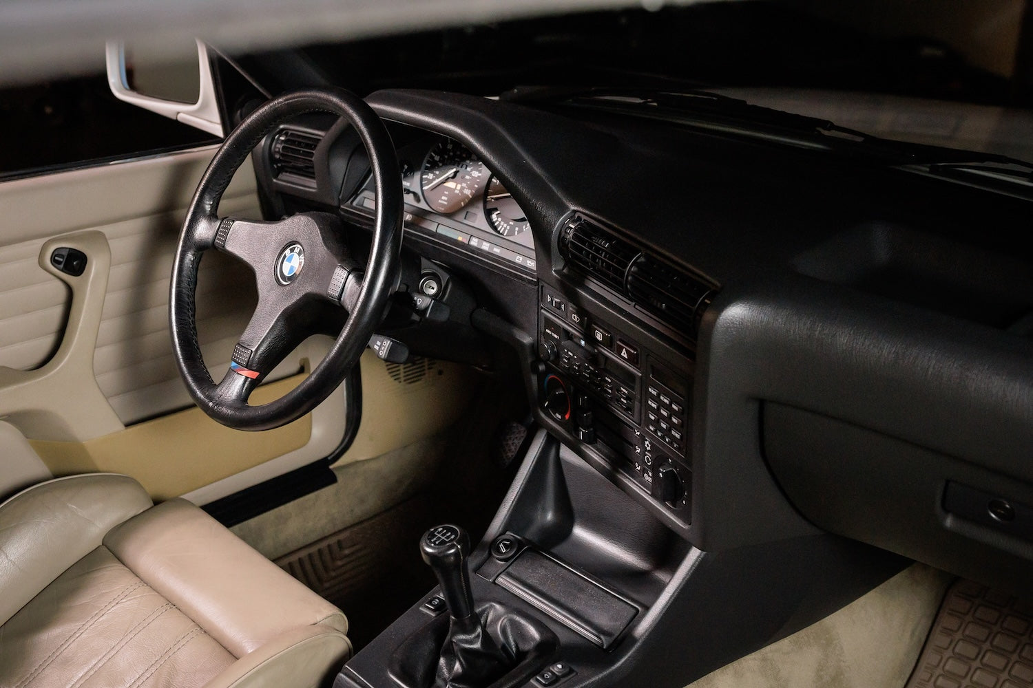 1987 BMW 325is | Alpine White