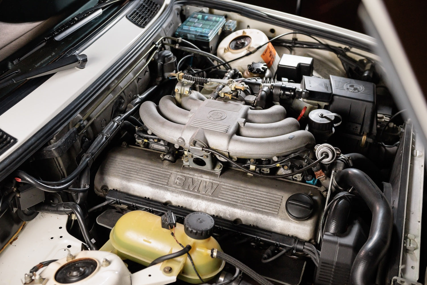 1987 BMW 325is | Alpine White