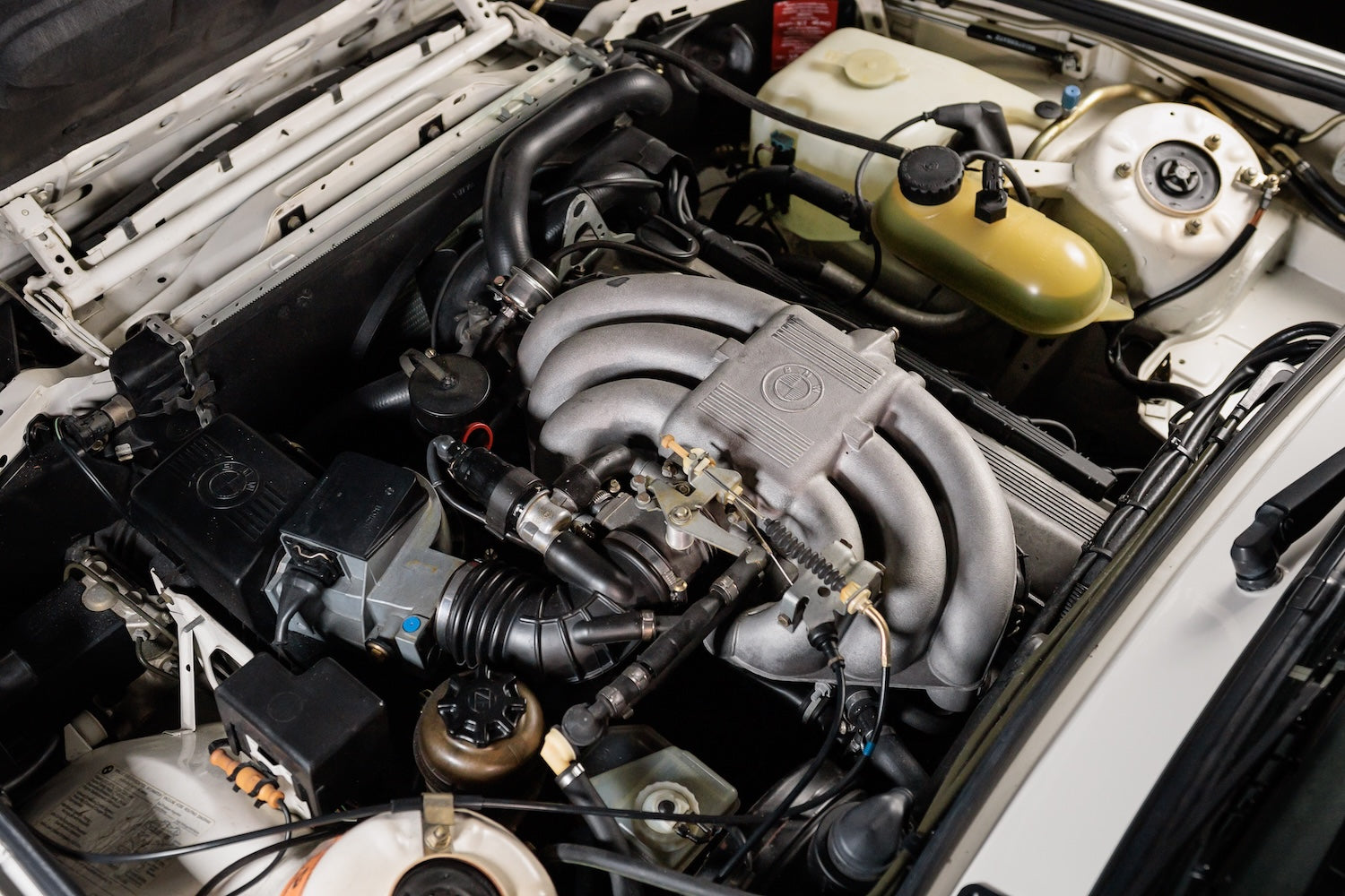 1987 BMW 325is | Alpine White