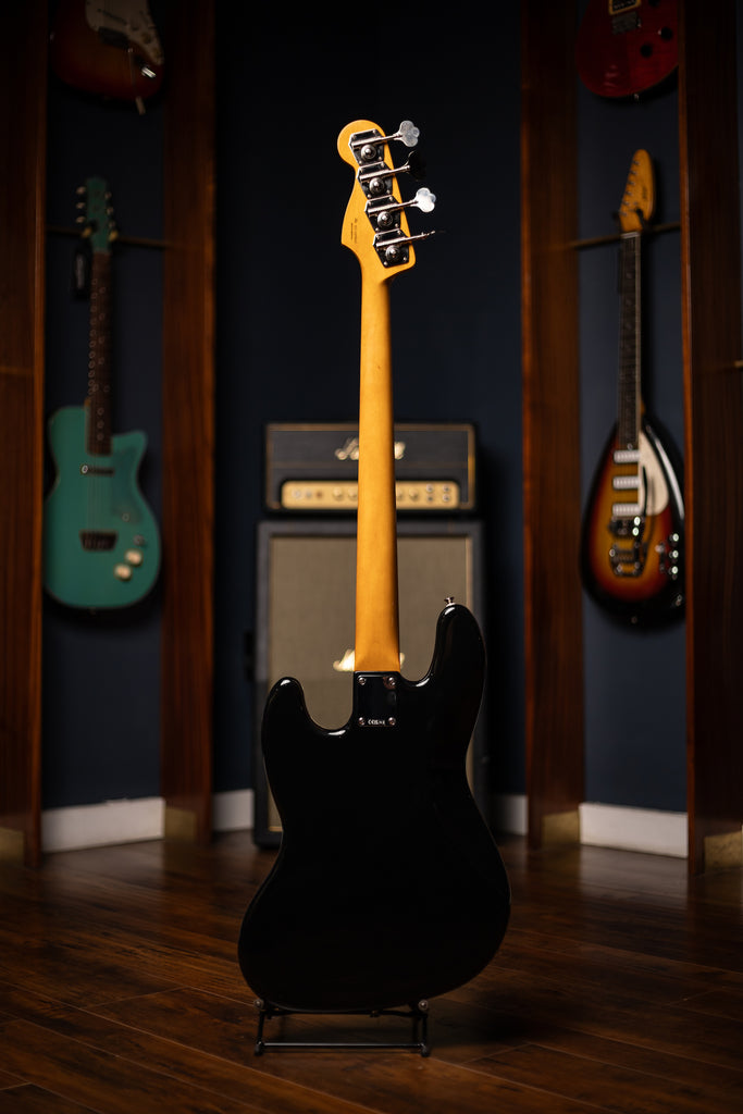 Fender Vintera® II '60s Jazz Bass®, Rosewood Fingerboard | BlackFender Vintera® II '60s Jazz Bass®, Rosewood Fingerboard | Black