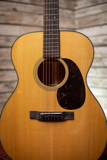 Martin 000-18 Acoustic Guitar - Natural