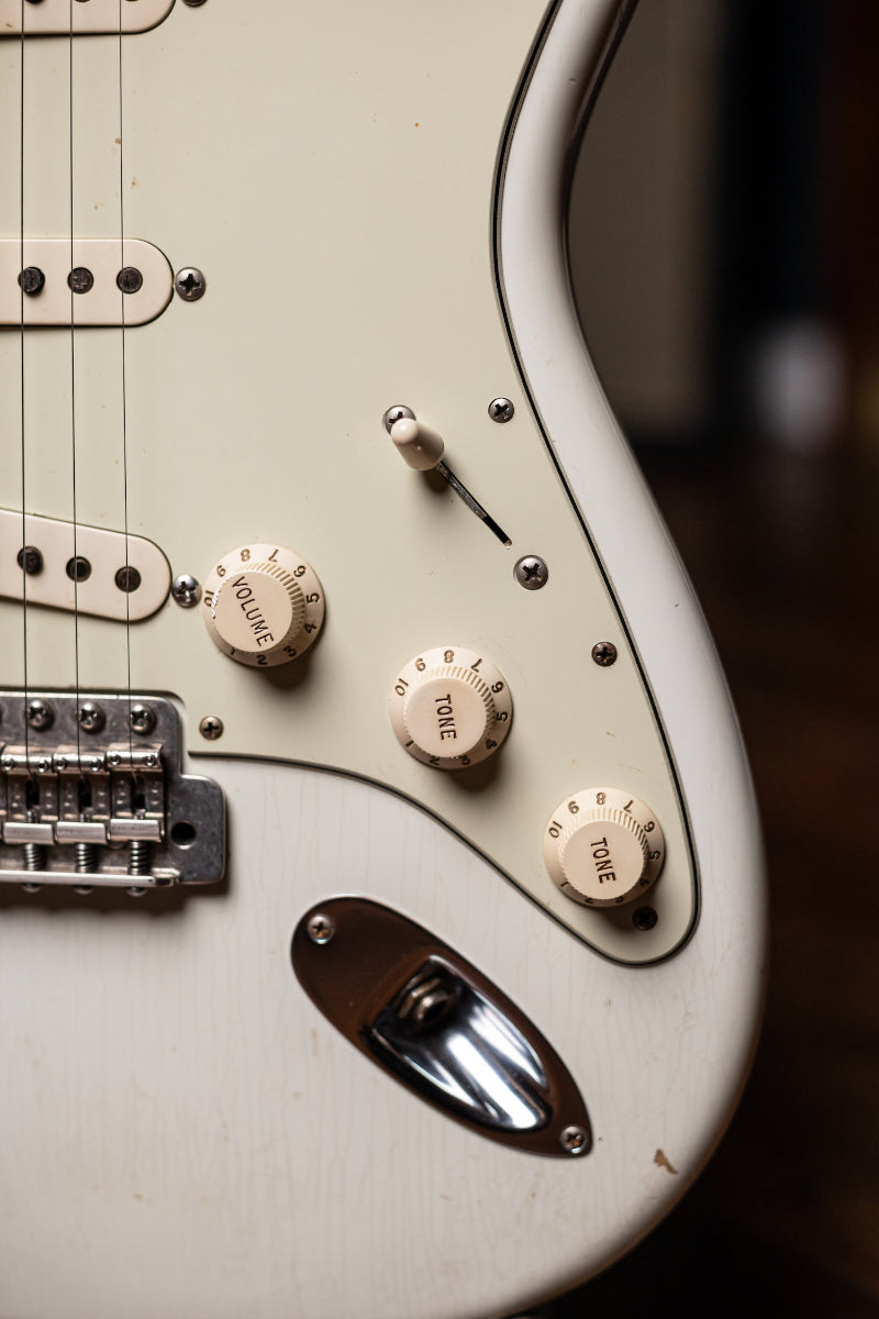 2014 Fender Custom Shop 1963 Stratocaster Relic Electric Guitar - Olympic White
